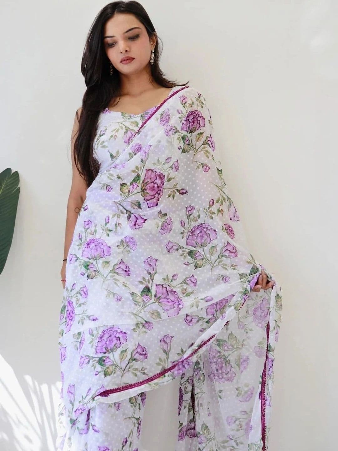Sangria Women Floral Printed Georgette Saree thumbnail 6