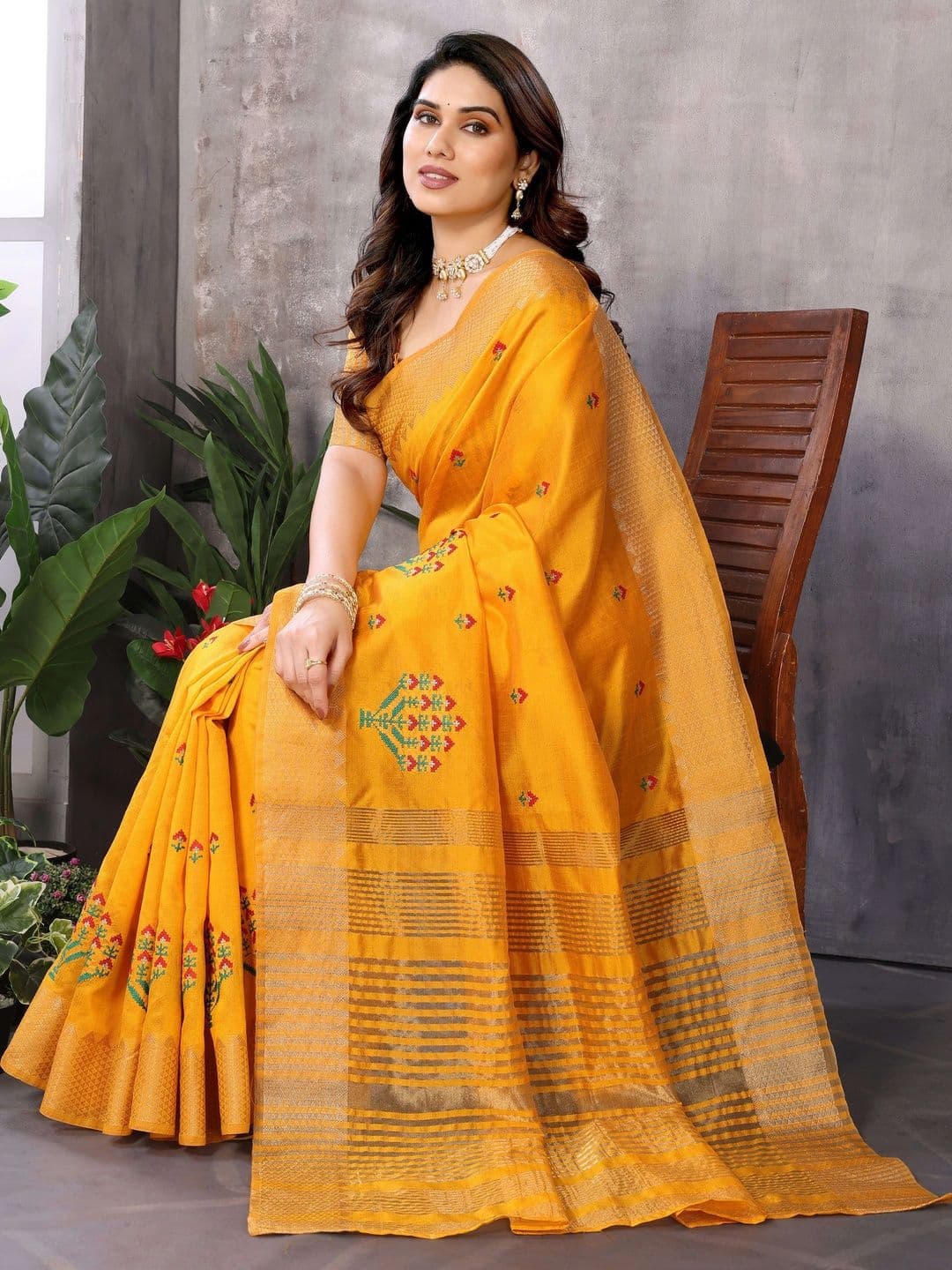 Sangria Women Floral Embroidered Silk Cotton Designer Kota Saree thumbnail 7