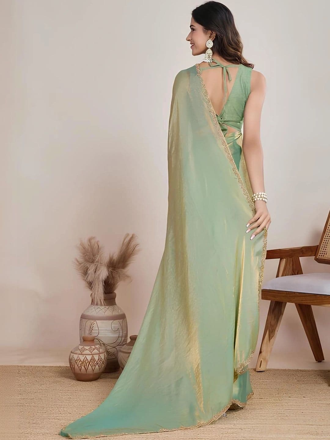 Sangria Beads and Stones Silk Blend Maheshwari Saree thumbnail 2