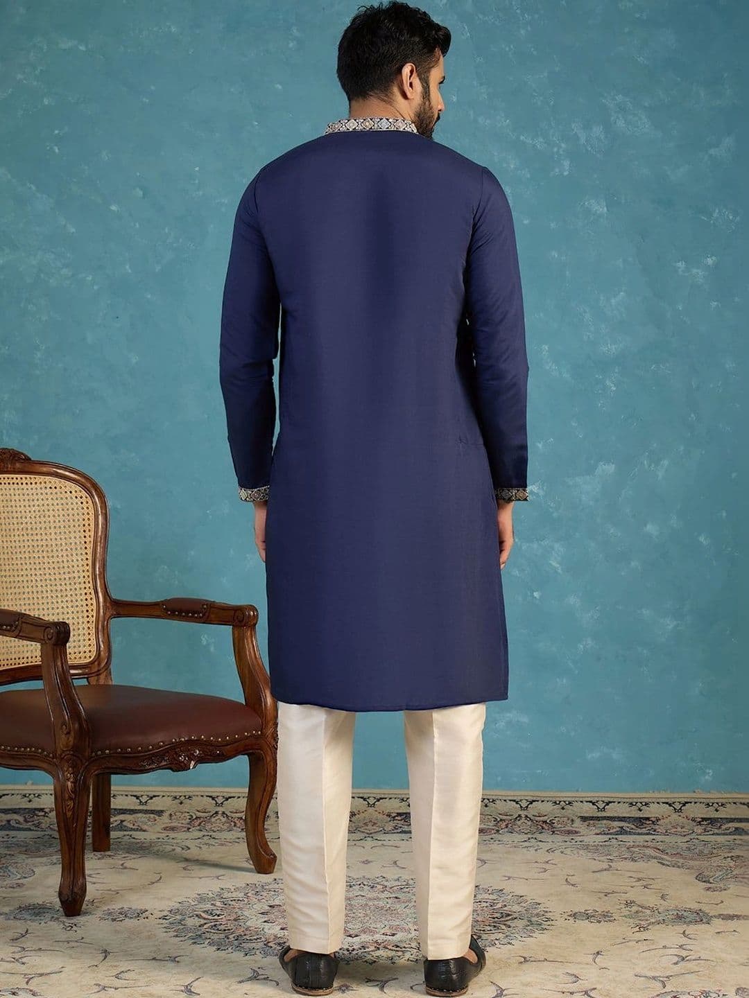 House of Pataudi Embroidered Mandarin Collar Knee Length Straight Kurta thumbnail 7