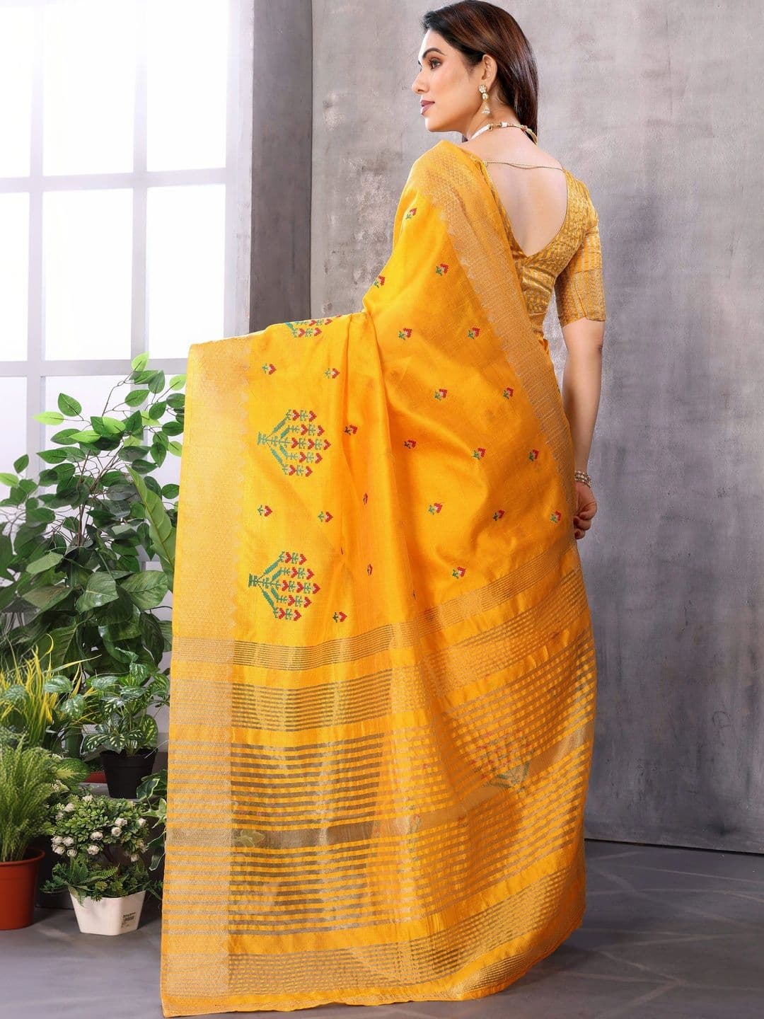 Sangria Women Floral Embroidered Silk Cotton Designer Kota Saree thumbnail 3