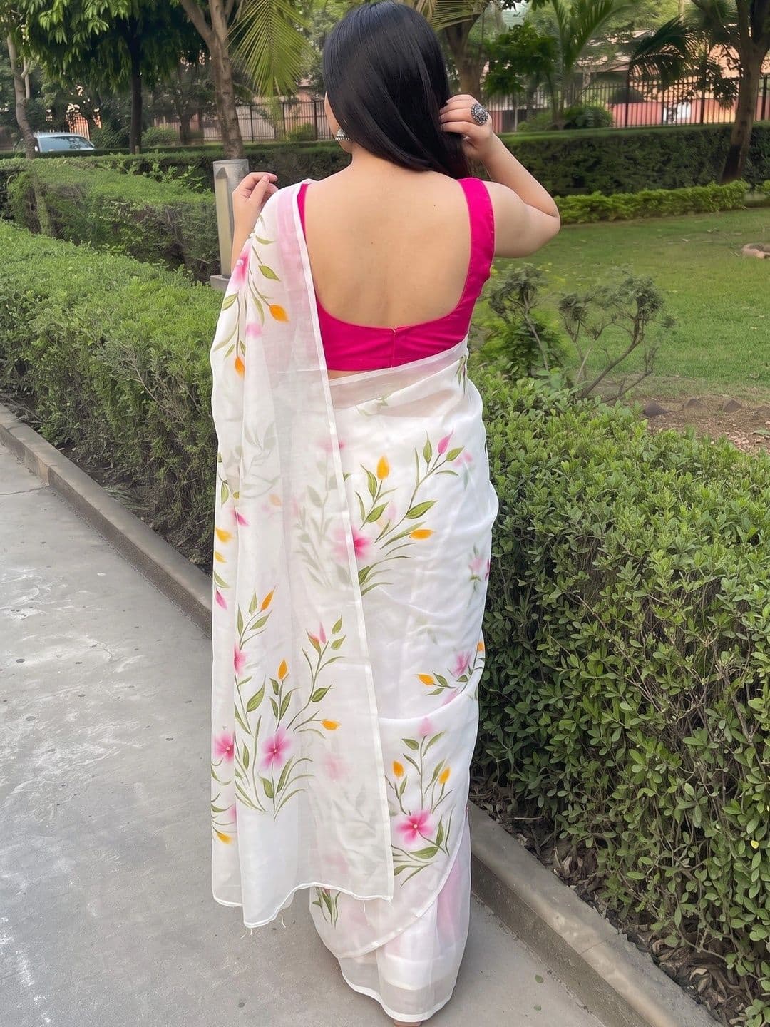 IndianRang Women Linen Blend Designer Saree thumbnail 5