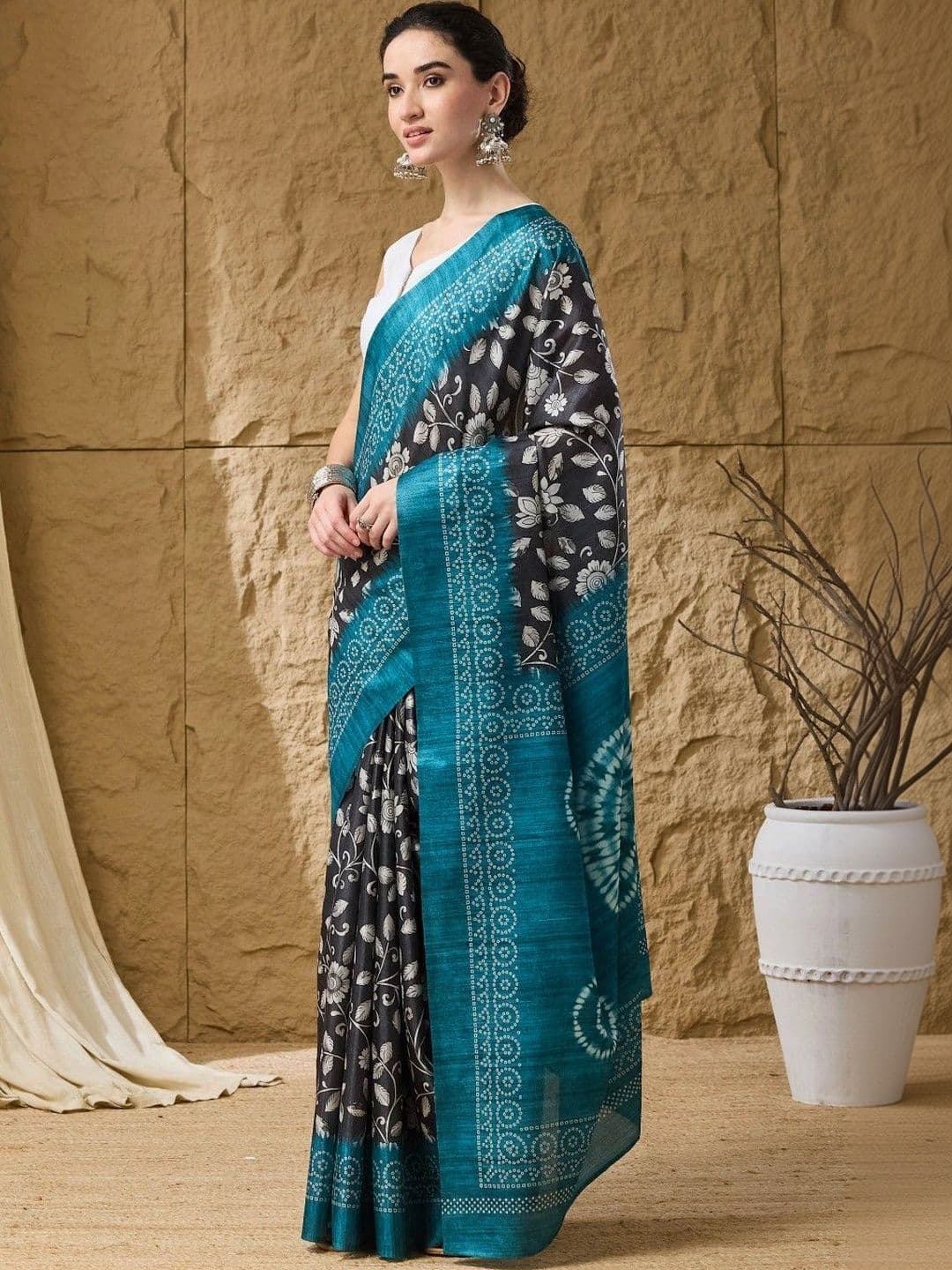 Suha Floral Silk Blend Saree thumbnail 6