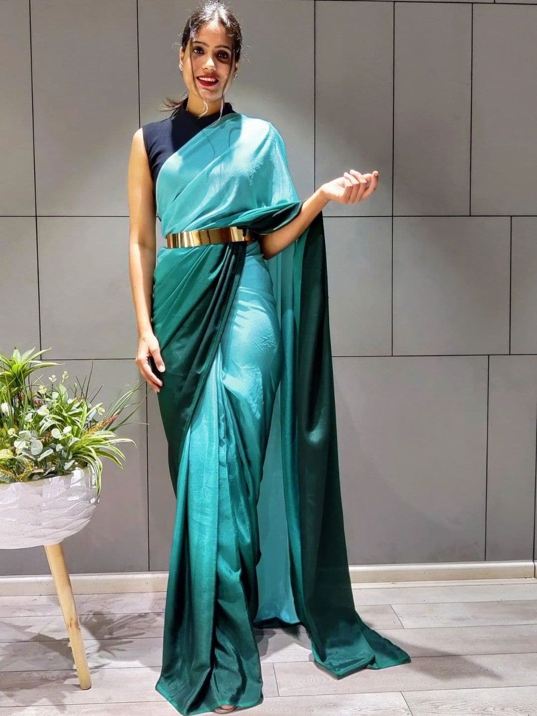 Sangria Women Ombre Poly Chiffon Belted Maheshwari Saree thumbnail 3