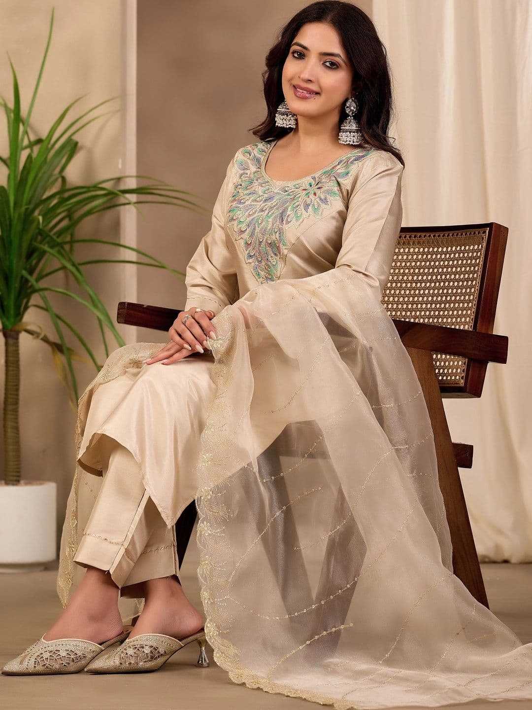 Sangria Women Ethnic Motifs Embroidered Regular Thread Work Kurta with Trousers & With Dupatta thumbnail 7