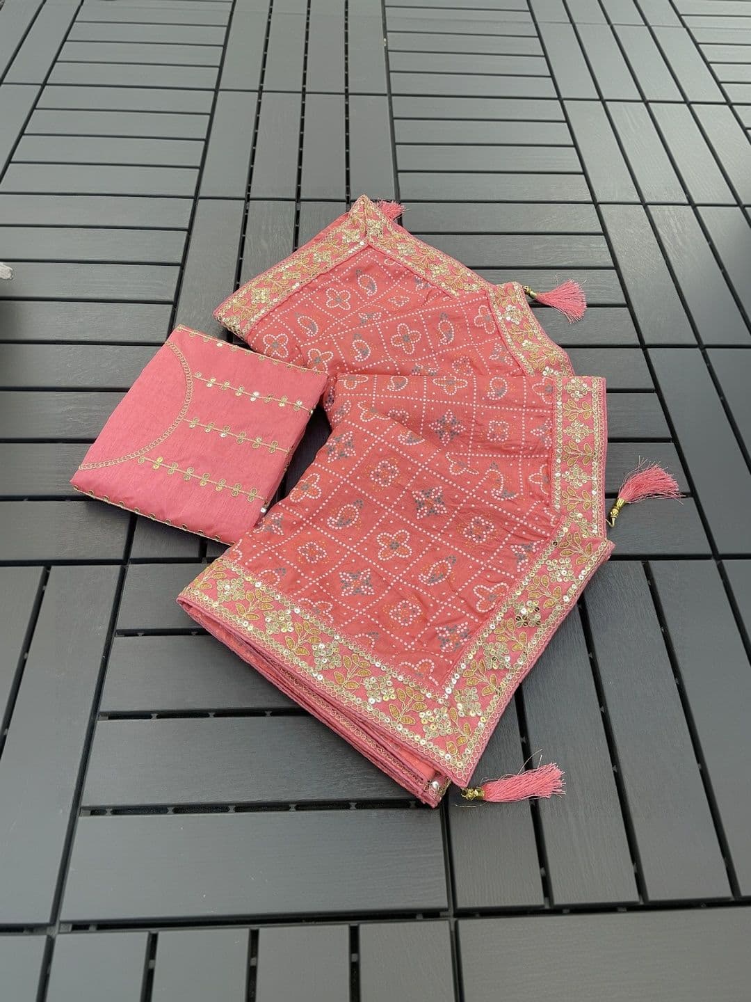 SmileyFashion Bandhani Embroidered Art Silk Designer Bandhani Saree thumbnail 2