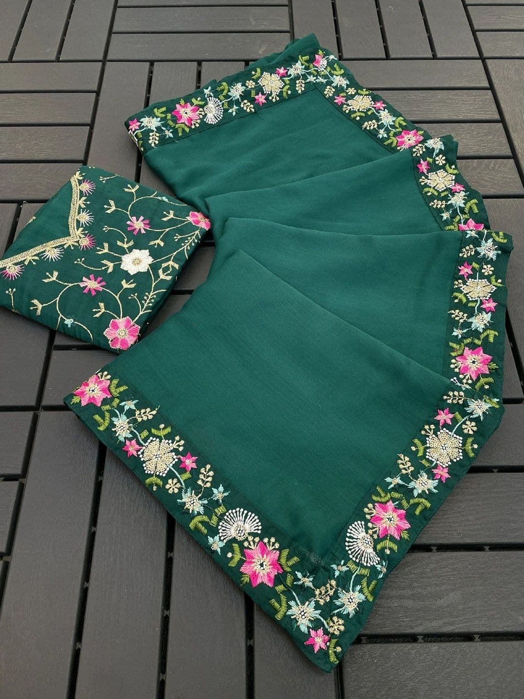 SmileyFashion Floral Embroidered Art Silk Saree thumbnail 2