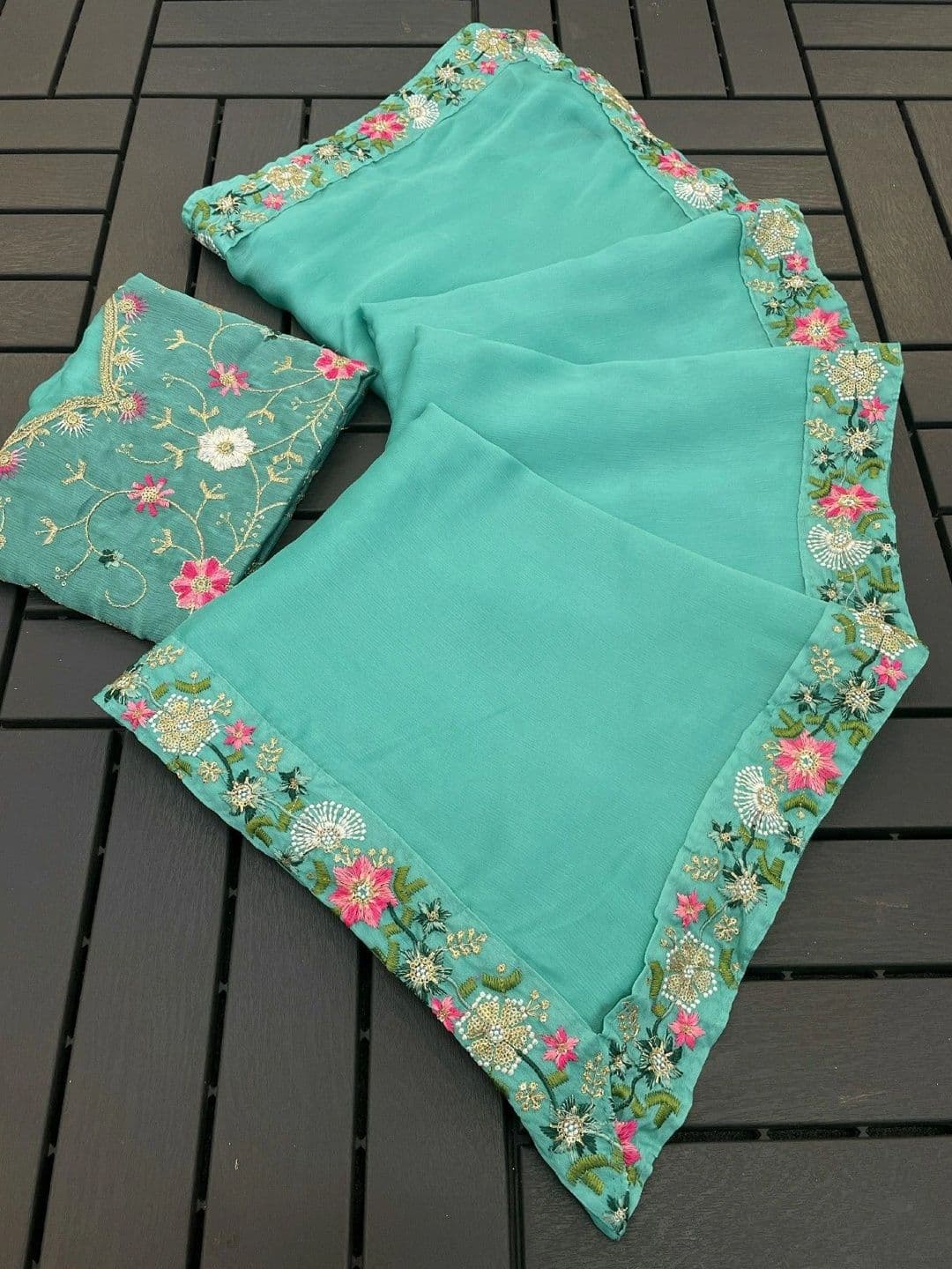 SmileyFashion Floral Embroidered Art Silk Saree thumbnail 3