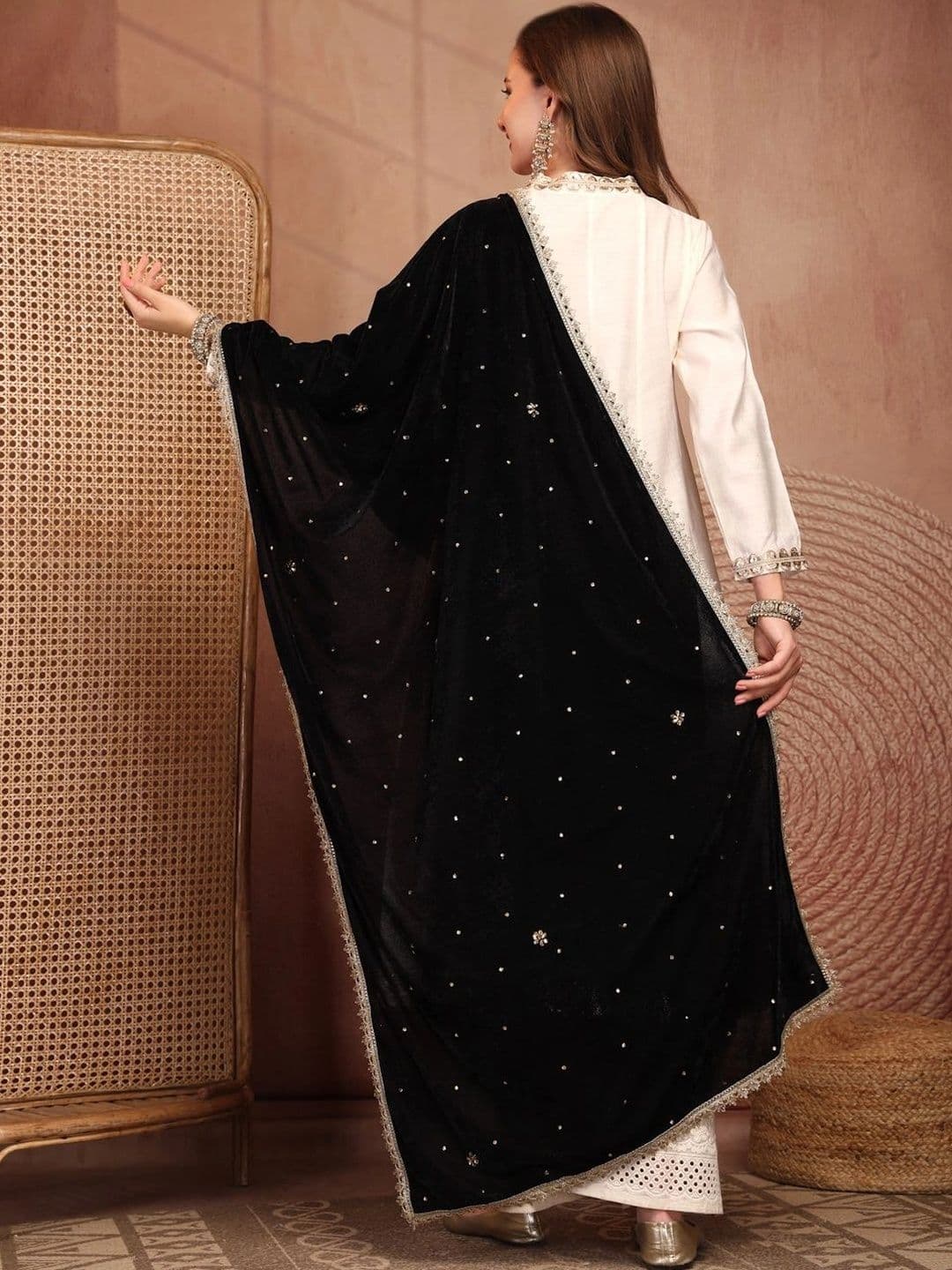 Clora Creation Velvet Dupatta with Zari thumbnail 2