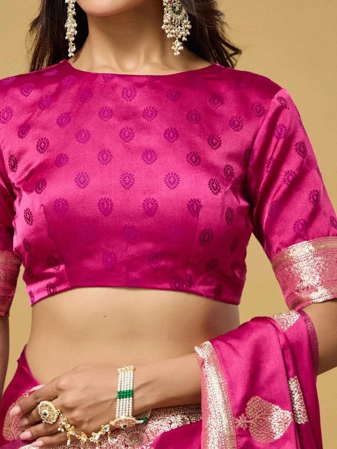 kasee Floral Zari Silk Blend Designer Banarasi Saree thumbnail 3