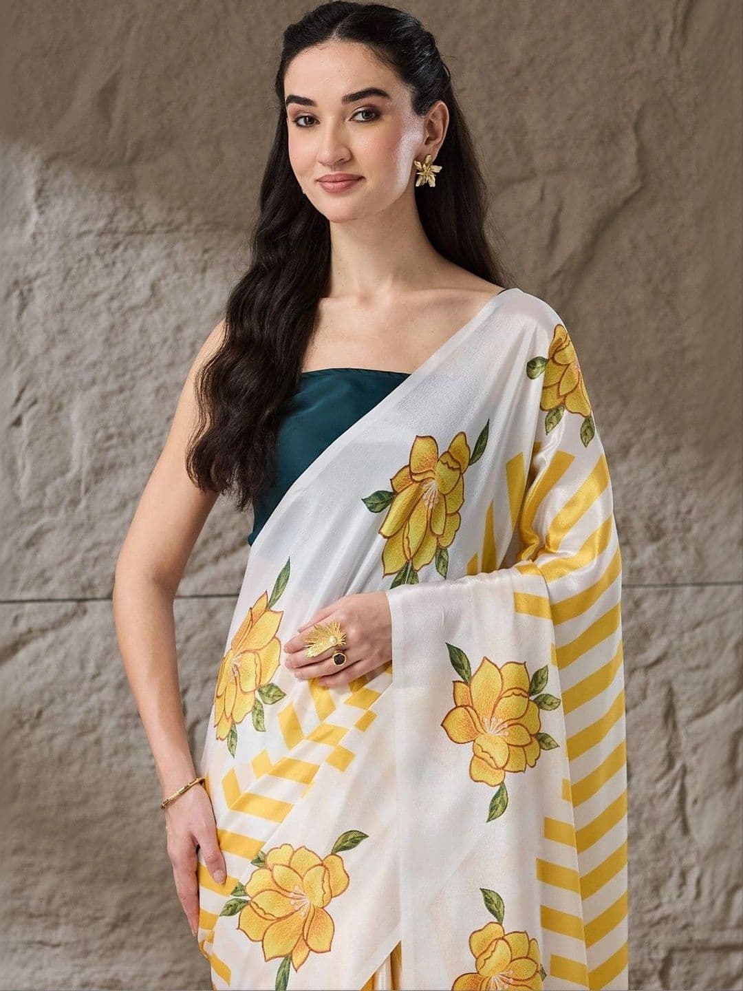Suha Floral Silk Blend Saree thumbnail 5