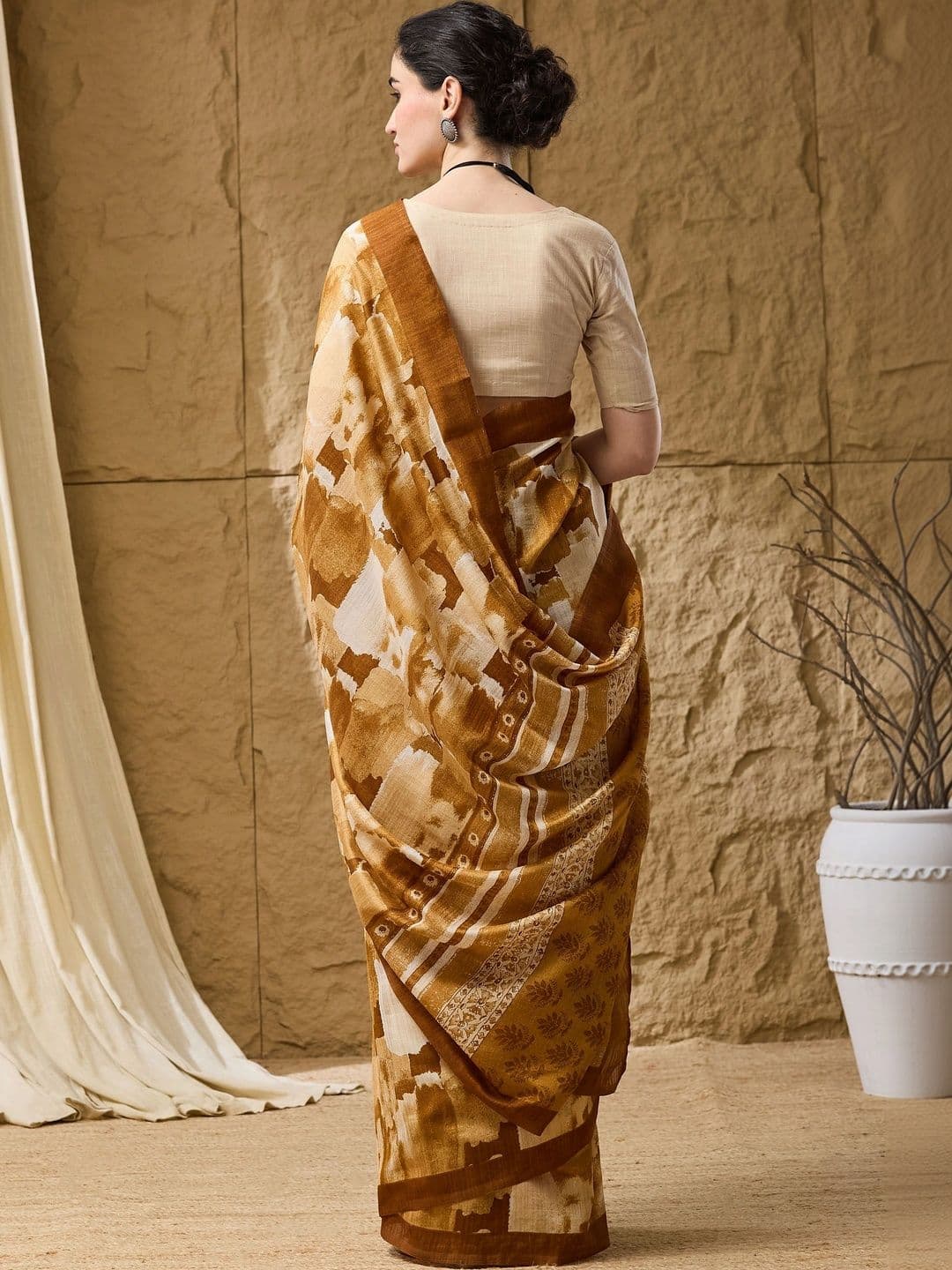 Suha Silk Blend Saree thumbnail 2