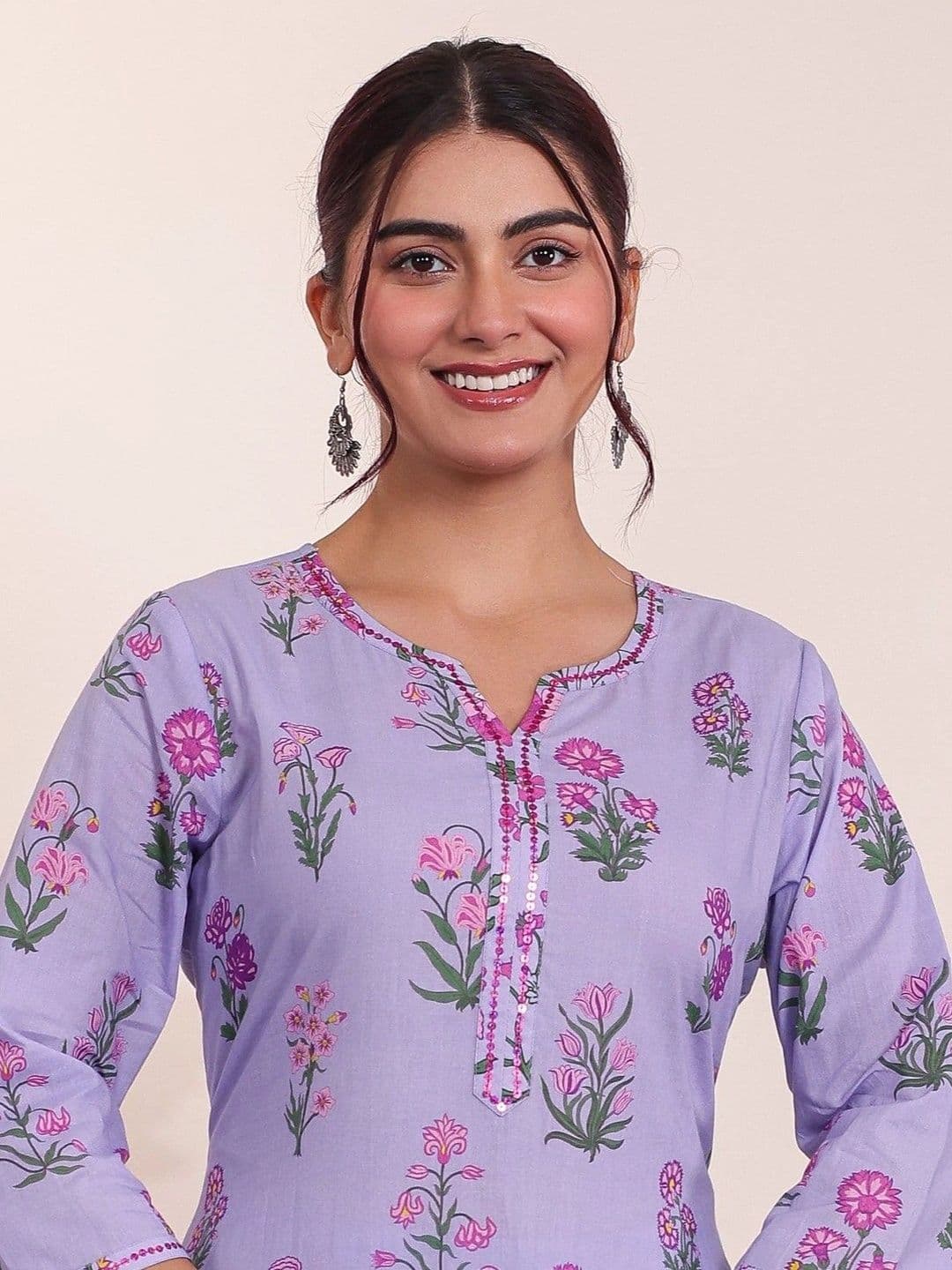 Aramya Women Floral Printed Regular Sequinned Pure Cotton Kurta with Palazzos thumbnail 4