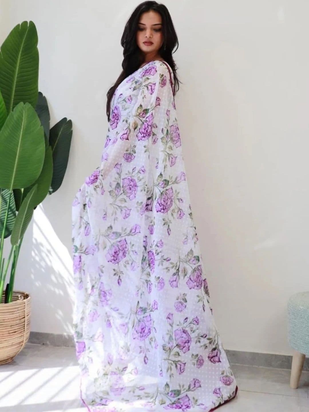 Sangria Women Floral Printed Georgette Saree thumbnail 4