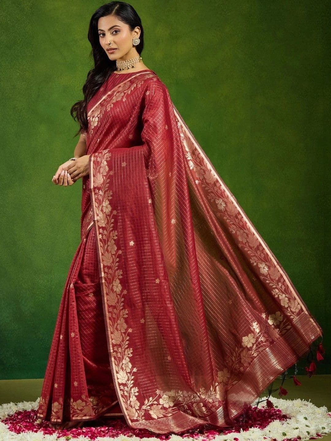 kasee Floral Zari Silk Blend Designer Saree thumbnail 3
