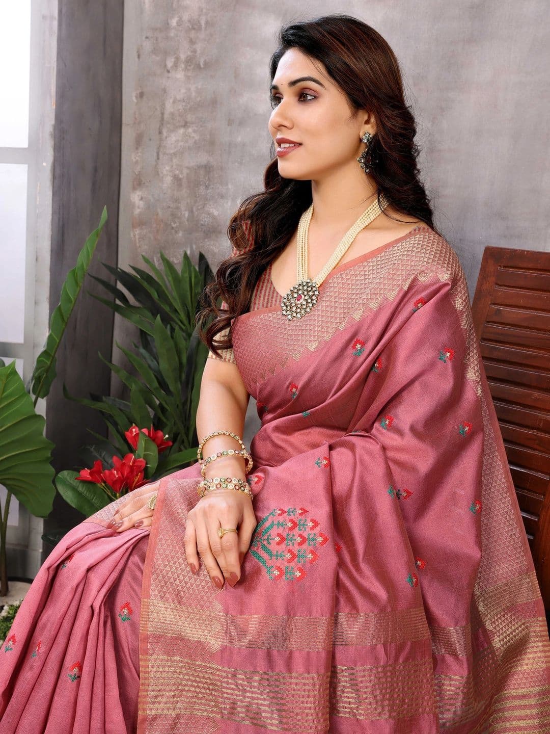 Sangria Women Floral Embroidered Silk Cotton Designer Kota Saree thumbnail 7