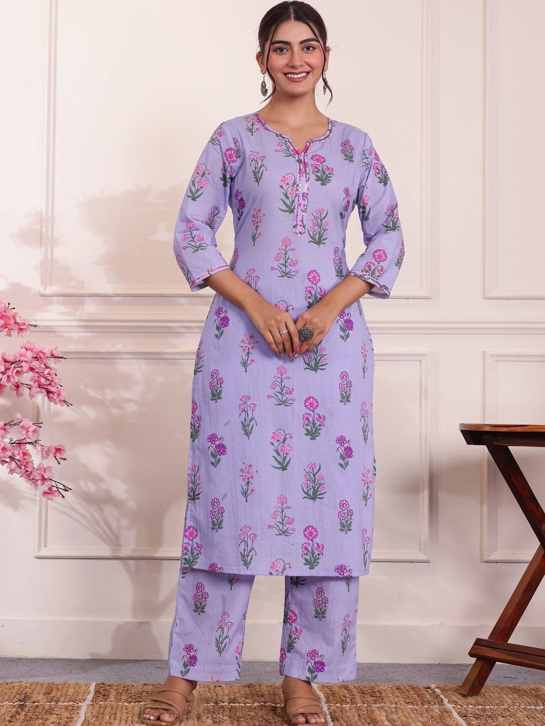 Aramya Women Floral Printed Sequinned Floral Kurta thumbnail 4