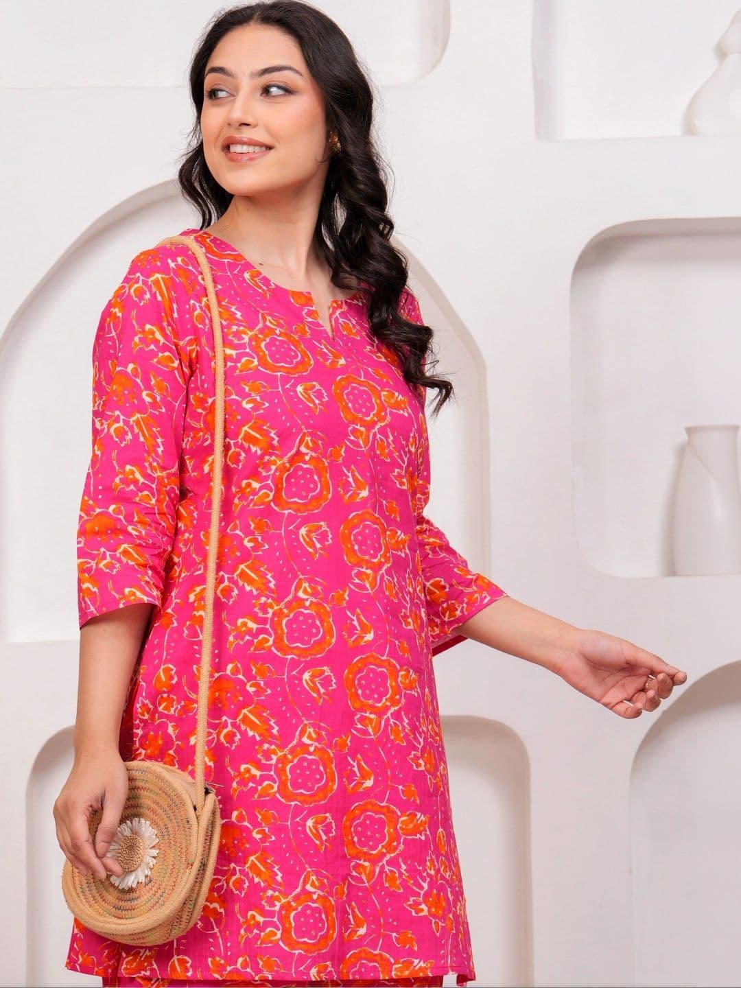 Aramya Women Floral Printed Floral Kurta thumbnail 7