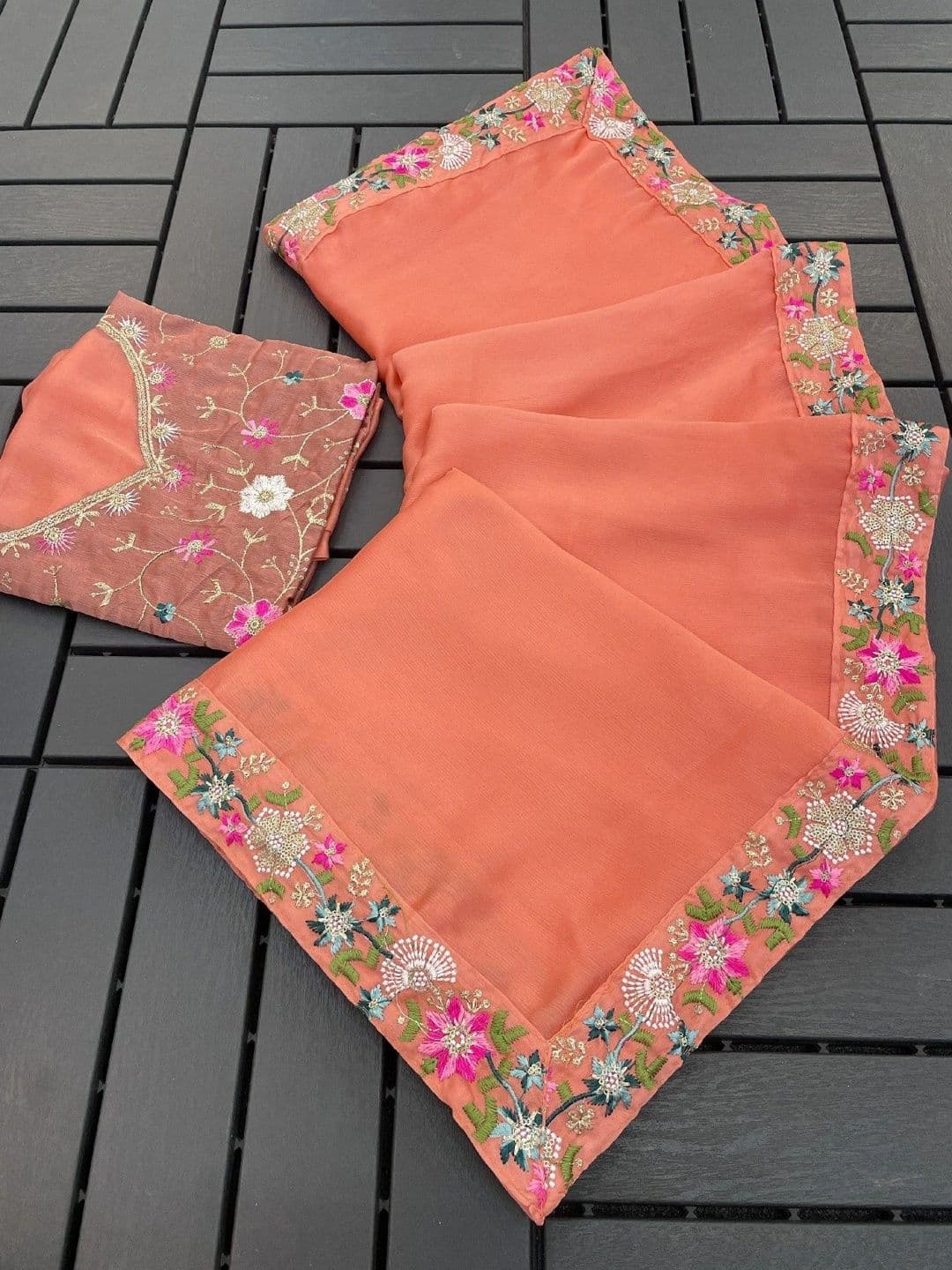 SmileyFashion Floral Embroidered Art Silk Saree thumbnail 5