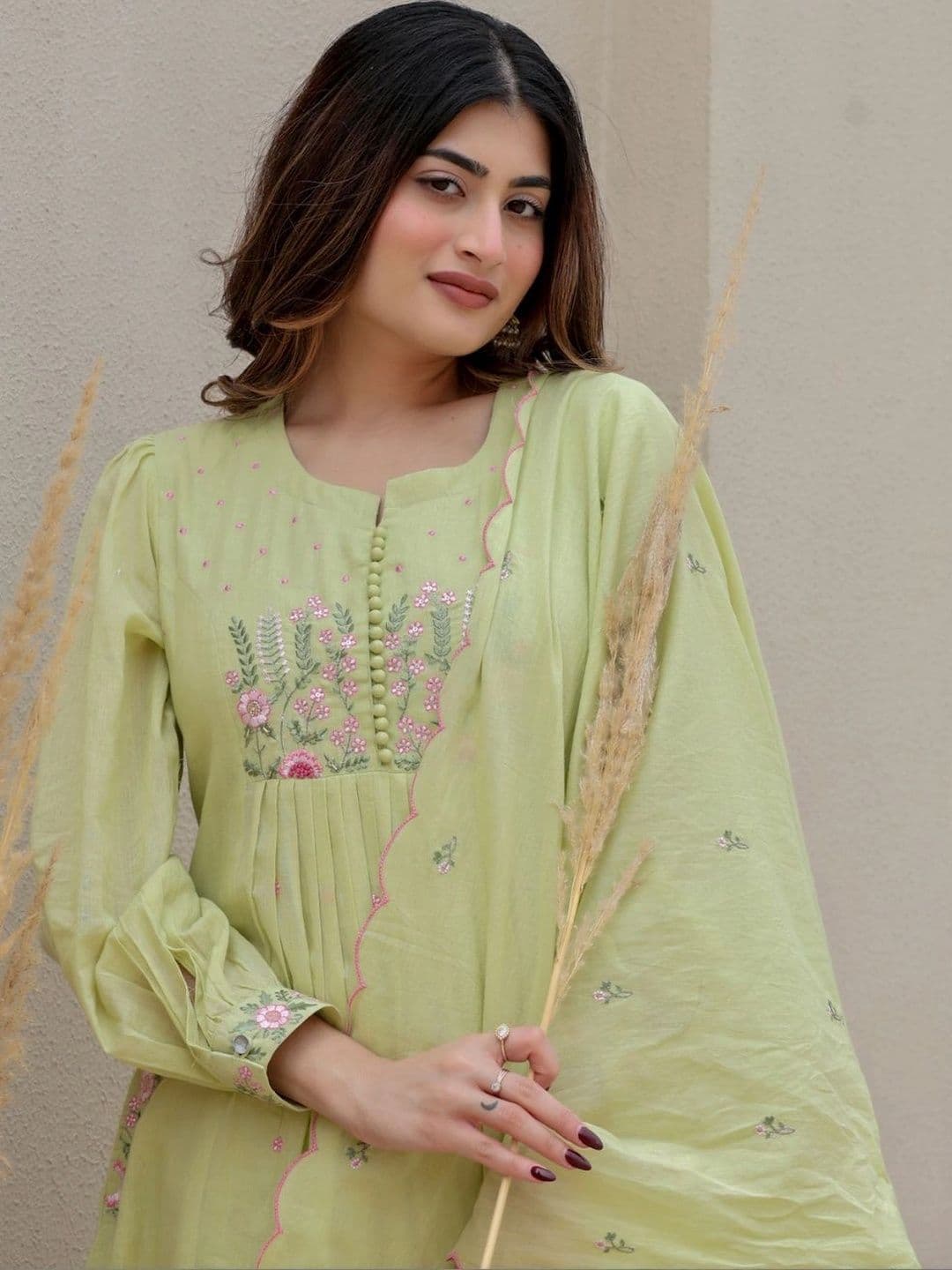 IKLO Women Floral Embroidered Empire Thread Work Pure Cotton Kurta with Trousers & Dupatta thumbnail 7
