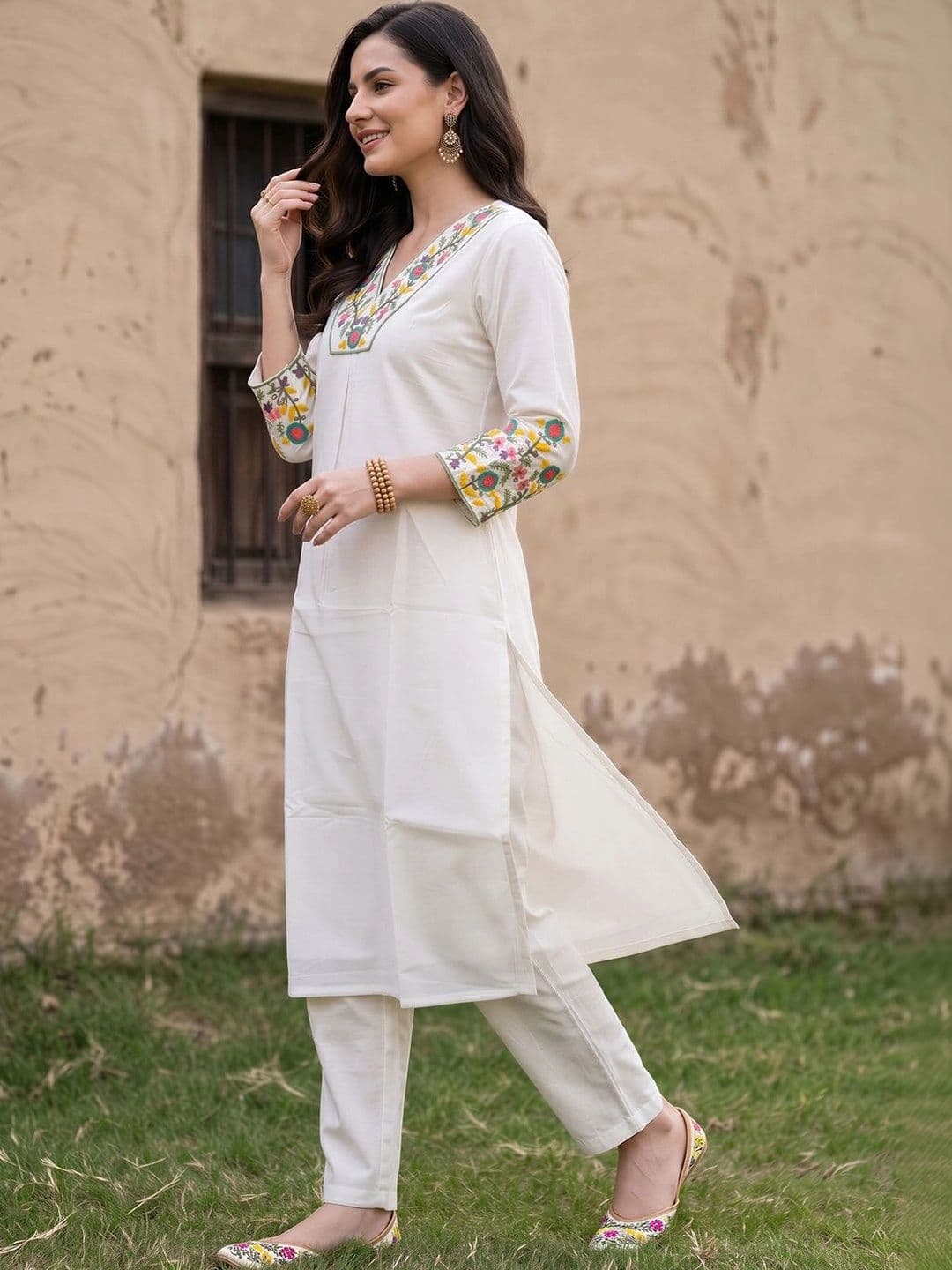 Indo Era Women Floral Embroidered Regular Thread Work Kurta with Trousers thumbnail 2
