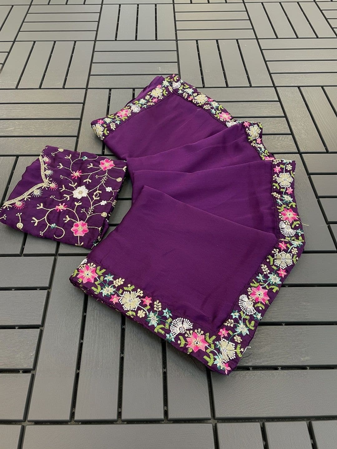 SmileyFashion Floral Embroidered Art Silk Saree thumbnail 5