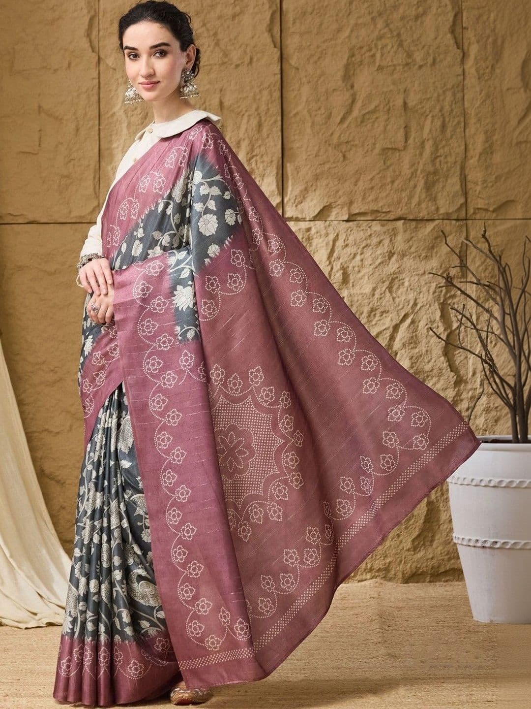 Suha Floral Silk Blend Saree thumbnail 2