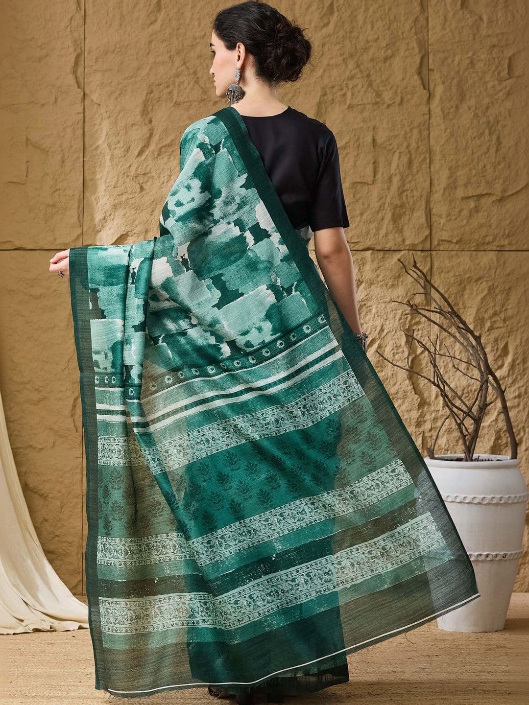 Suha Silk Blend Saree thumbnail 4
