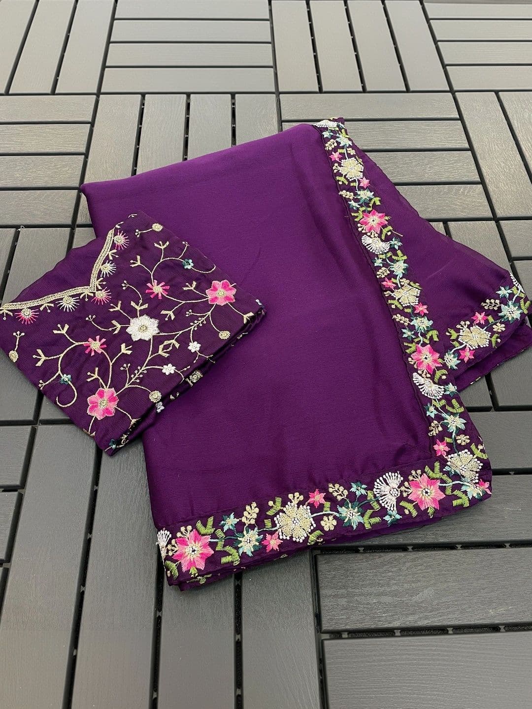 SmileyFashion Women Floral Embroidered Art Silk Saree thumbnail 4