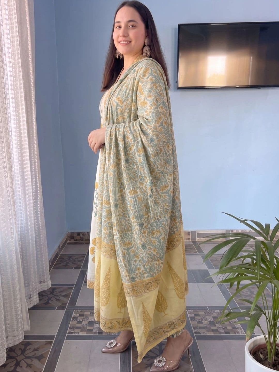 IKLO Women Floral Printed Regular Pure Cotton Kurta with Palazzos & With Dupatta thumbnail 7