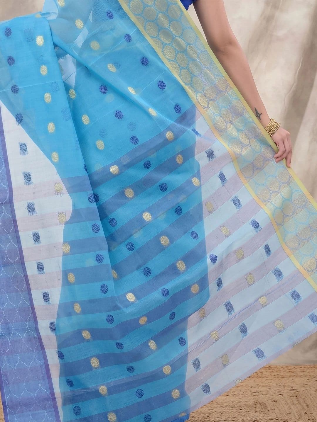 GitAsit  Women Woven Design Sequinned Pure Cotton Handloom Taant Saree thumbnail 6