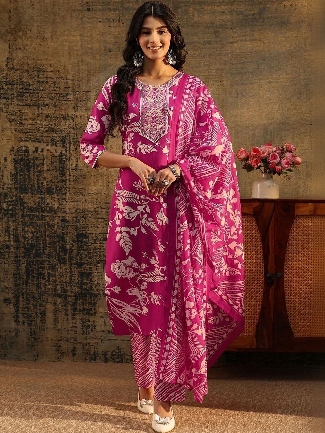 Gerua By Libas Women Ethnic Motifs Printed Regular Thread Work Kurta with Trousers & With Dupatta thumbnail 7