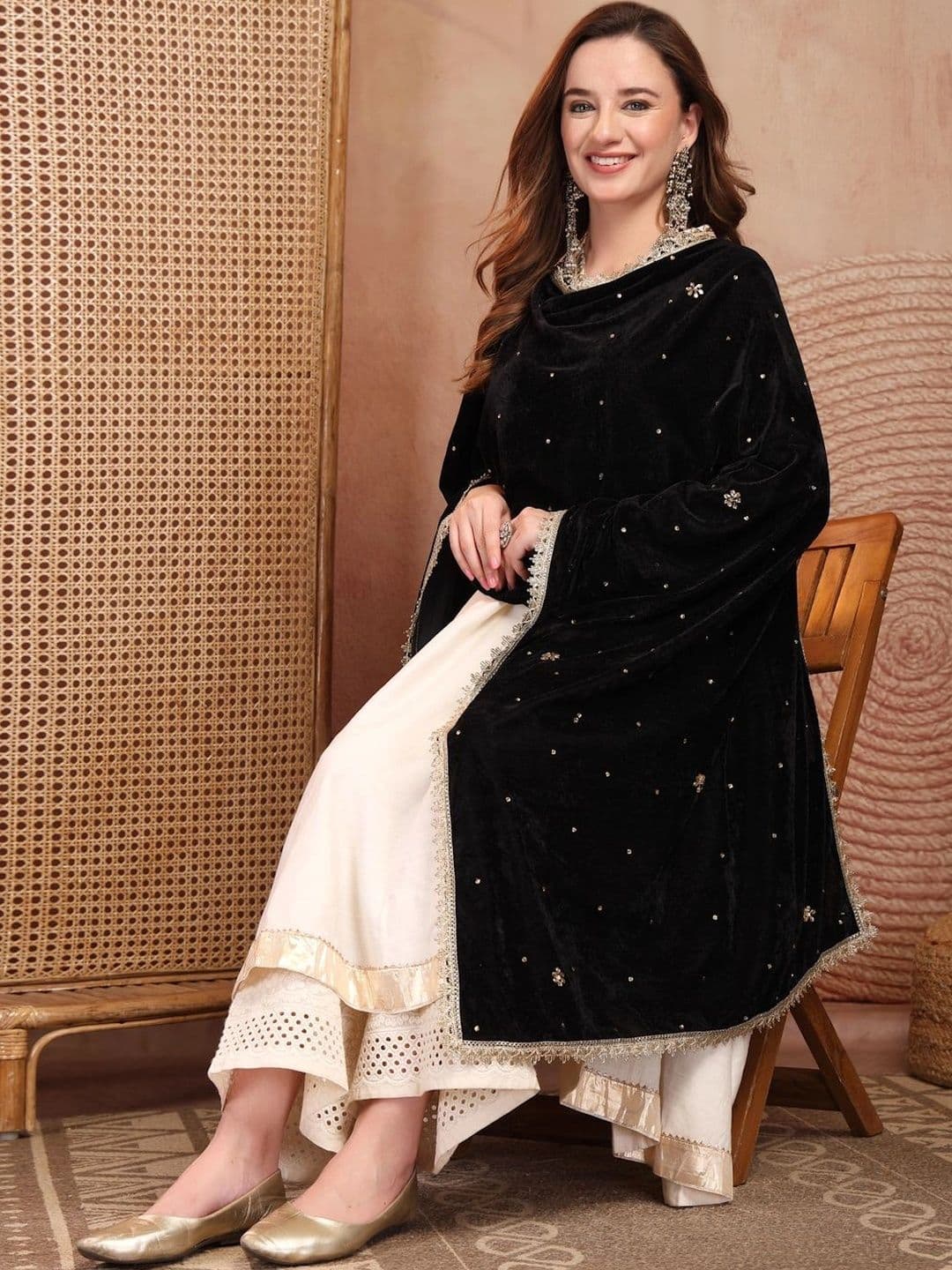 Clora Creation Velvet Dupatta with Zari thumbnail 6