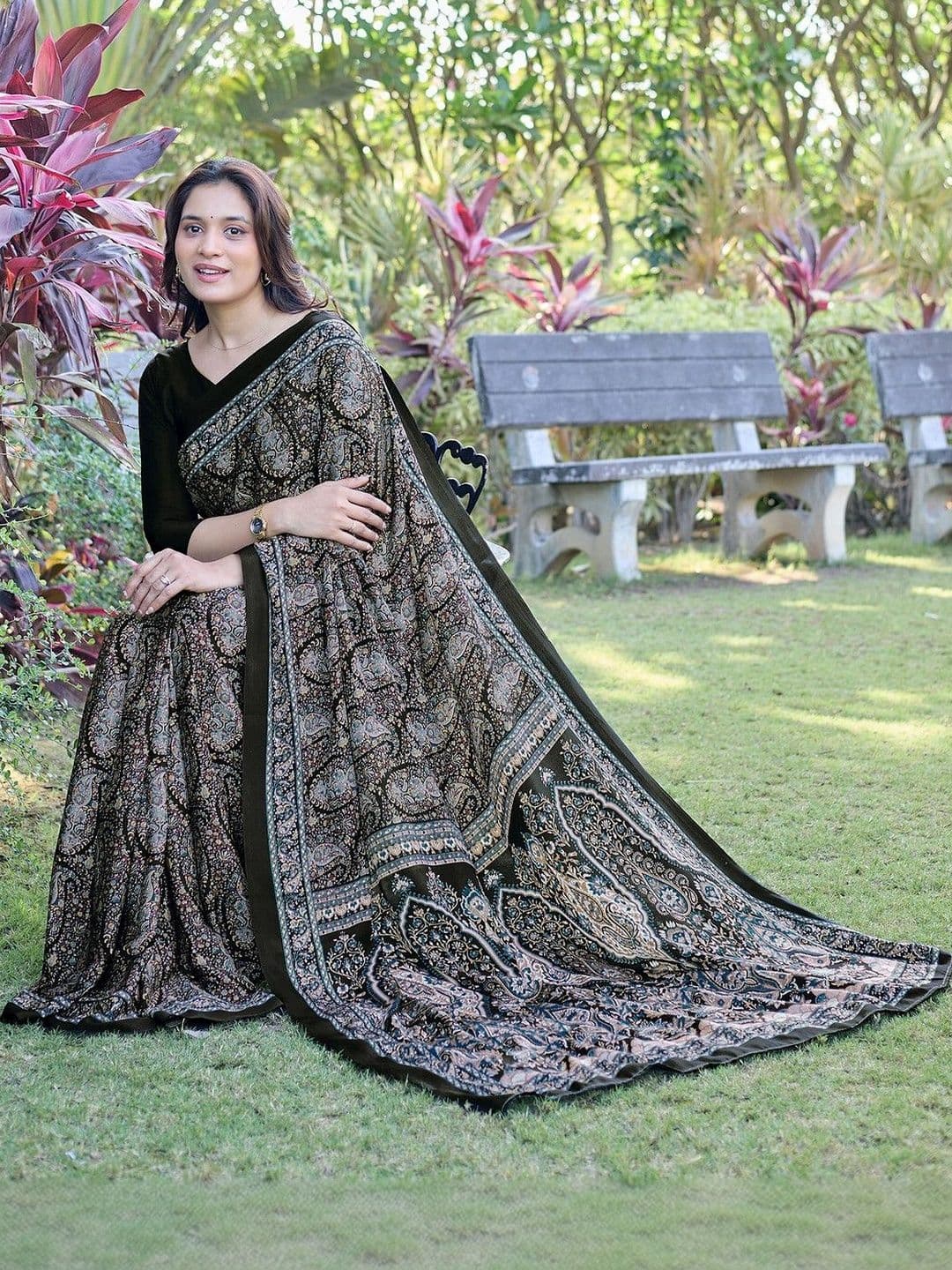 KALINI Women Printed Floral Fusion  Saree With Blouse Piece thumbnail 3