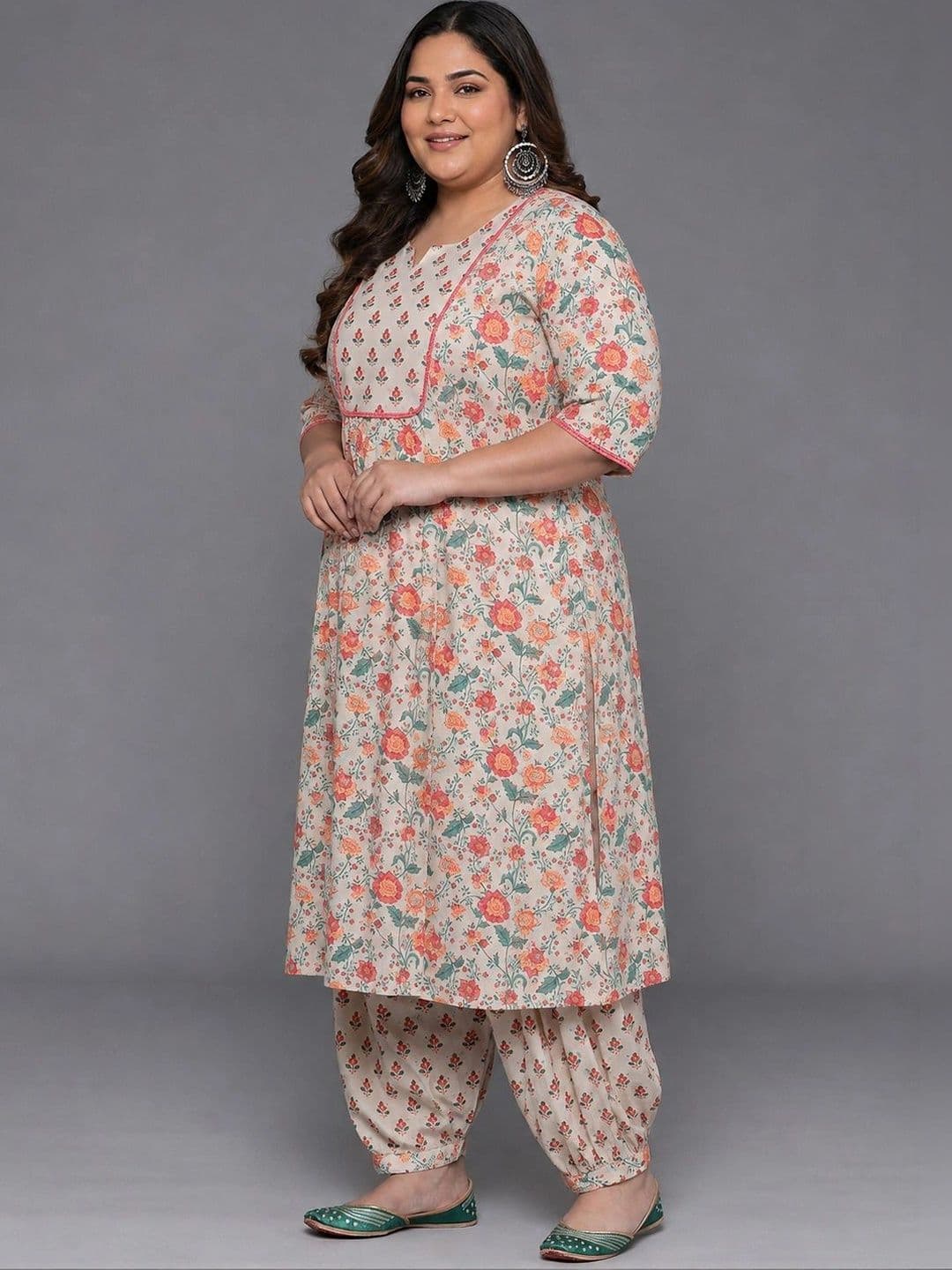 EXTRA LOVE BY LIBAS Women Floral Printed Regular Kurta with Patiala thumbnail 2