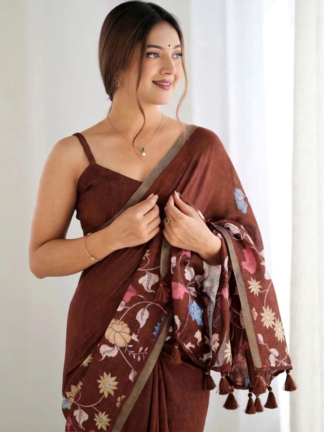 SAMANTHA Floral Linen Blend Belted Saree thumbnail 7