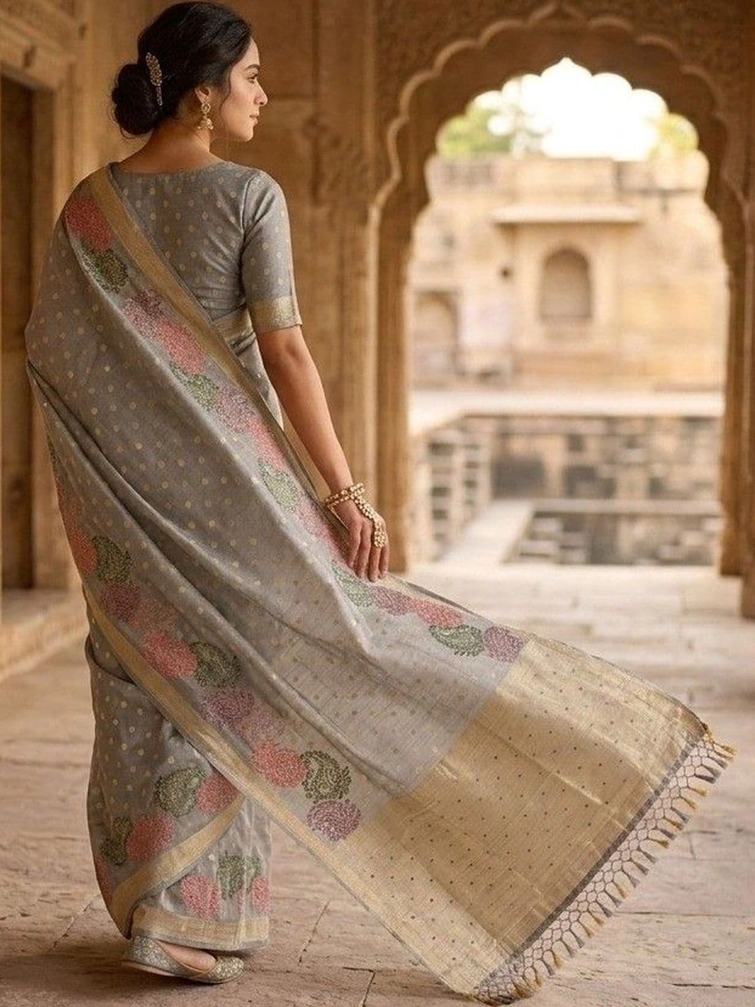 House of Neyvara Woven Design Zardozi Linen Blend Banarasi Saree thumbnail 3