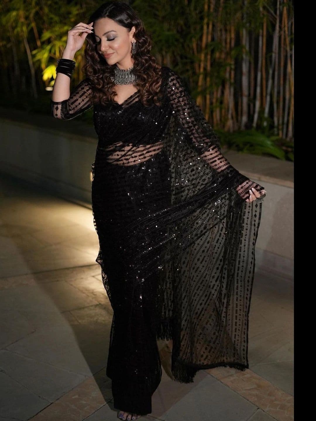 Sangria Women Embellished Sequinned Net Maheshwari Saree thumbnail 2