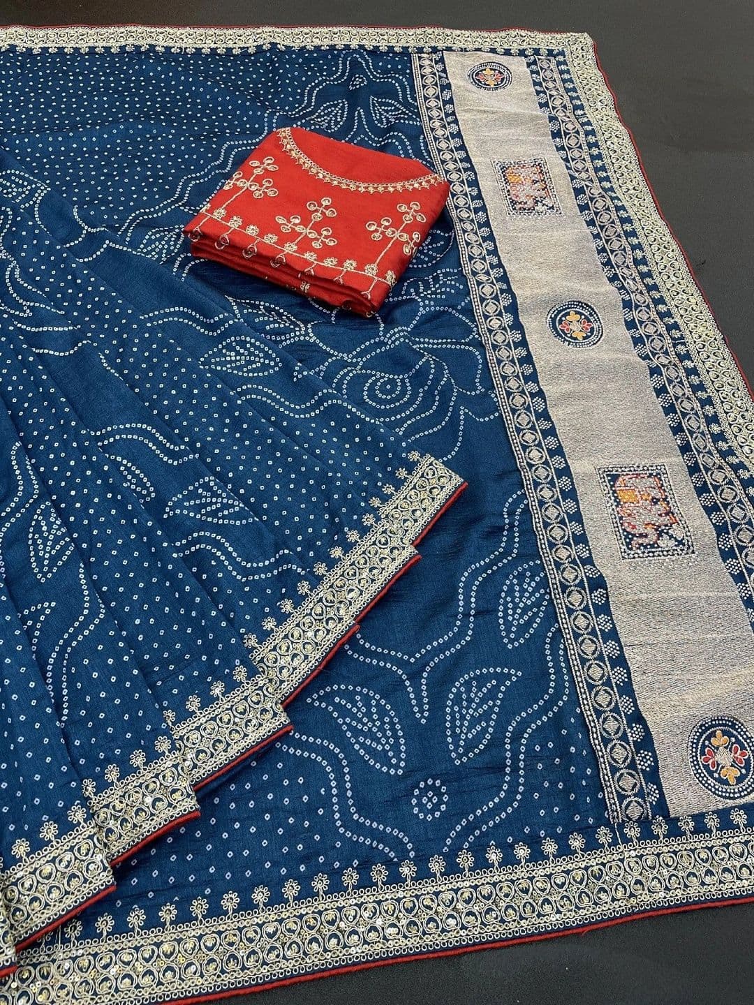 SmileyFashion Bandhani Embroidered Art Silk Designer Saree thumbnail 4