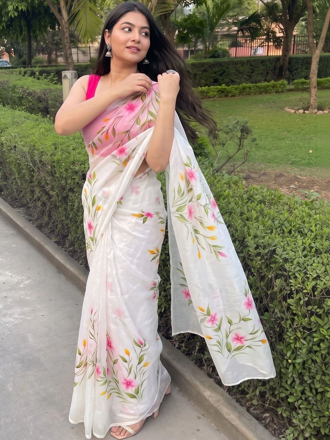 IndianRang Women Linen Blend Designer Saree thumbnail 3