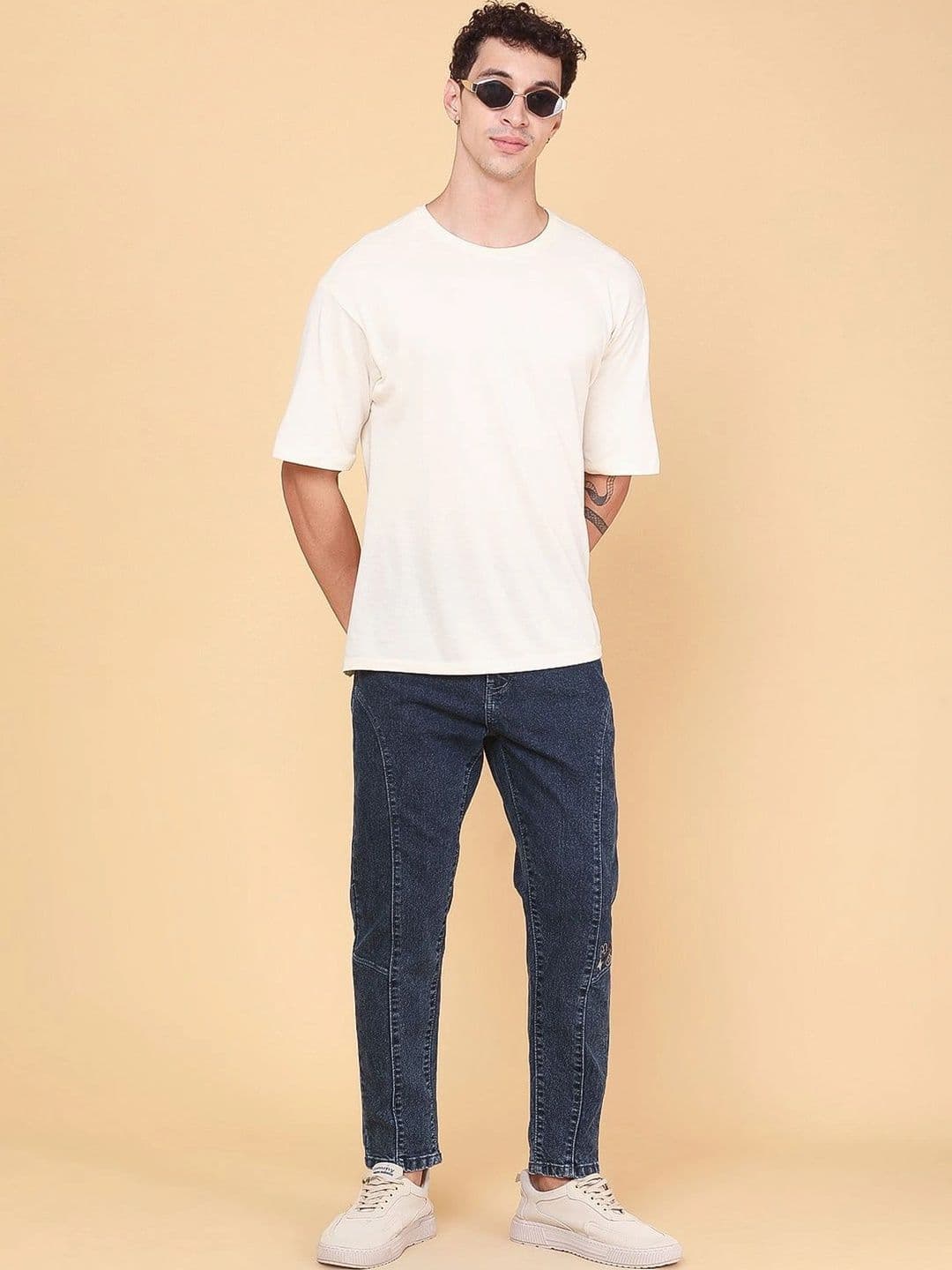 V-Mart Men Regular Fit Mid-Rise Embroidered Jeans thumbnail 3