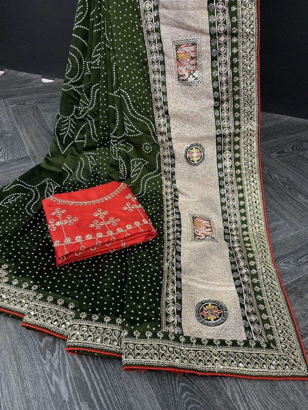 SmileyFashion Bandhani Embroidered Art Silk Designer Saree thumbnail 2