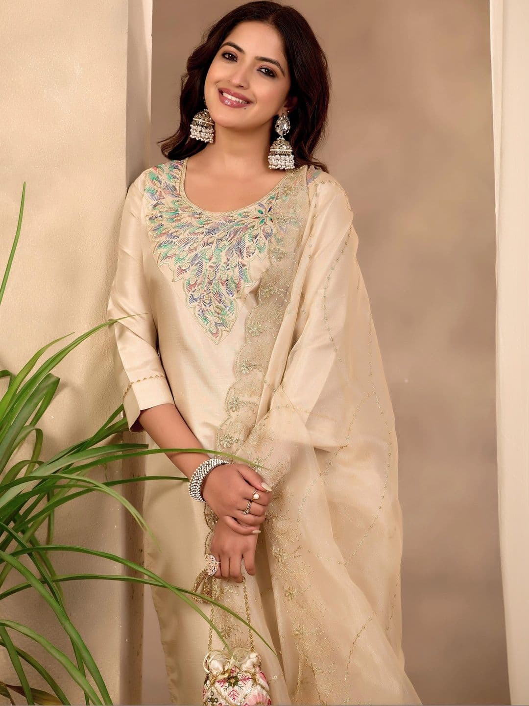 Sangria Women Ethnic Motifs Embroidered Regular Thread Work Kurta with Trousers & With Dupatta thumbnail 6