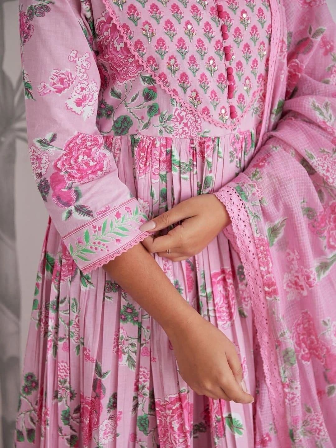MARIONETTEFASHION Women Floral Printed Empire Pure Cotton Kurta with Trousers & With Dupatta thumbnail 4