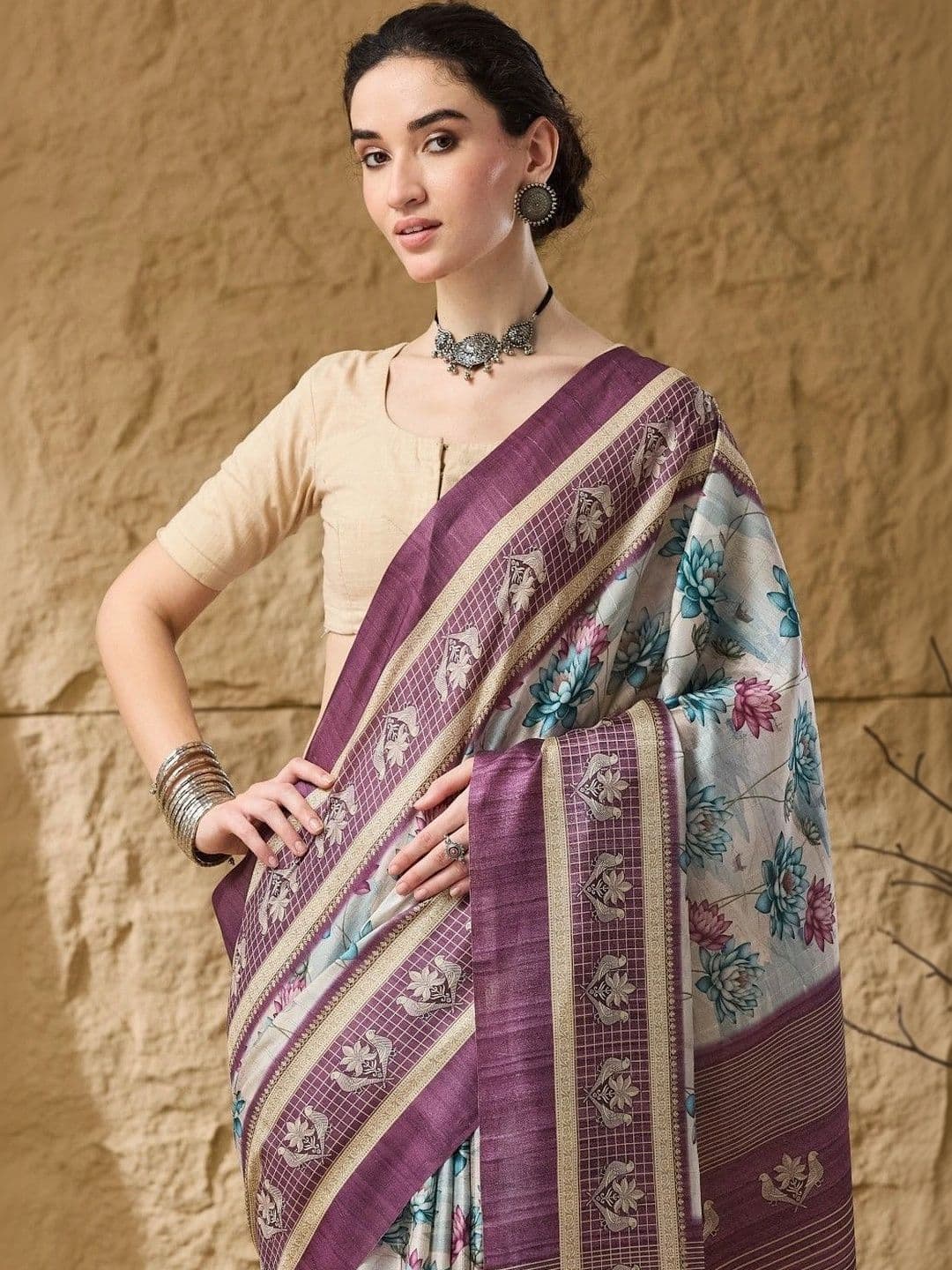 Suha Floral Silk Blend Saree thumbnail 2