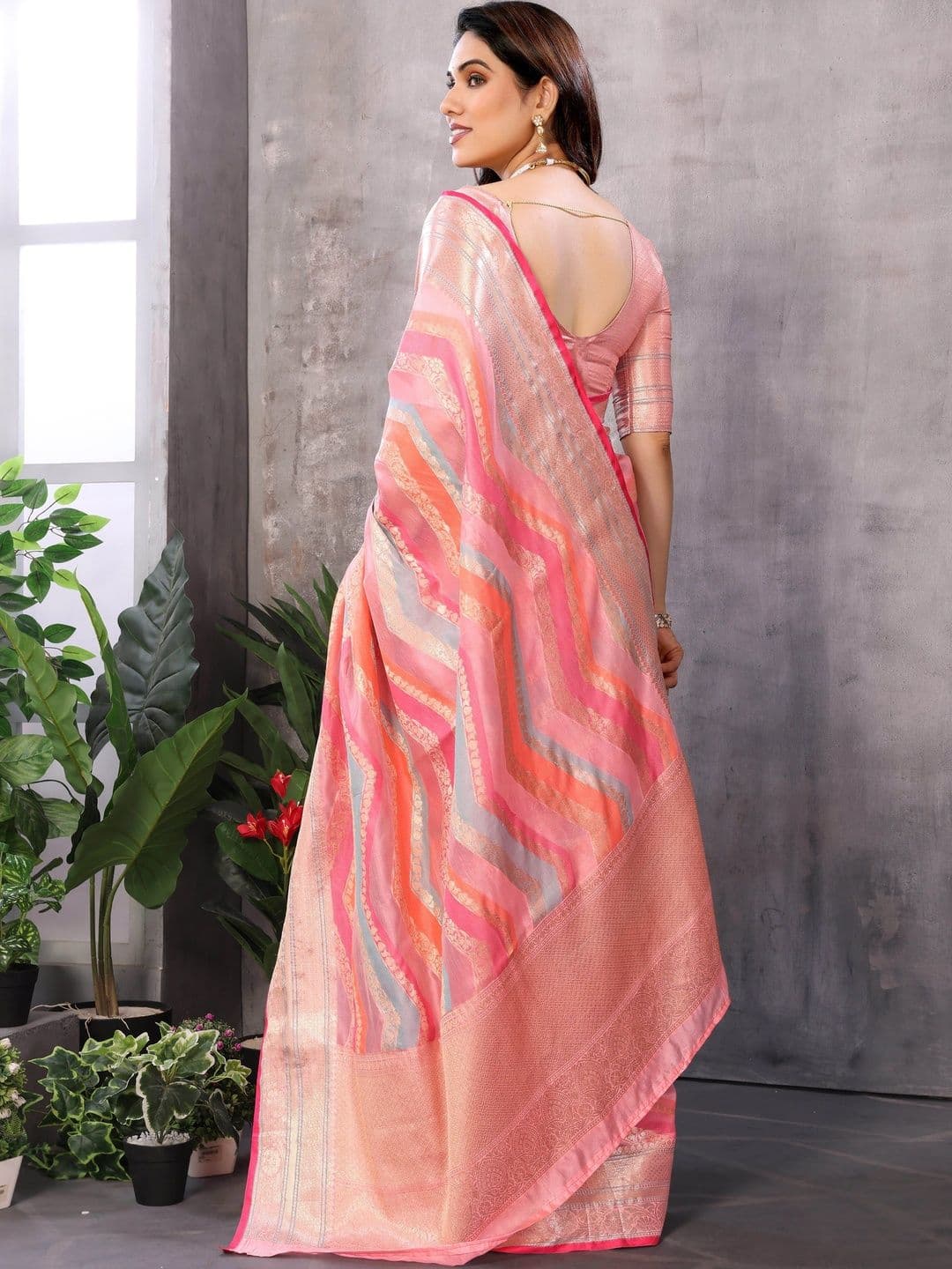 Sangria Woven Design Zari Silk Blend Designer Kanjeevaram Saree thumbnail 4