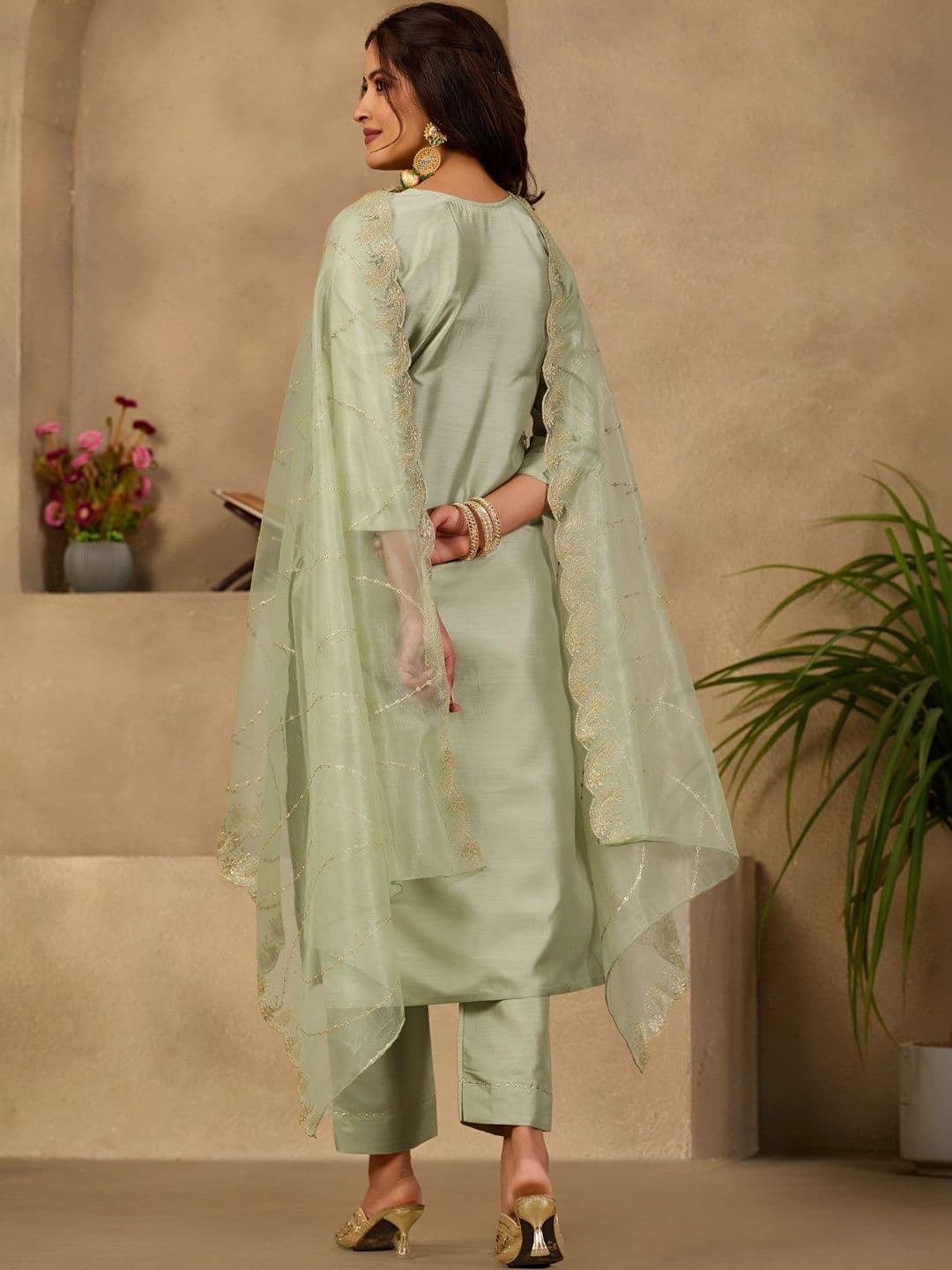 Sangria Women Ethnic Motifs Embroidered Regular Thread Work Kurta with Trousers & With Dupatta thumbnail 2