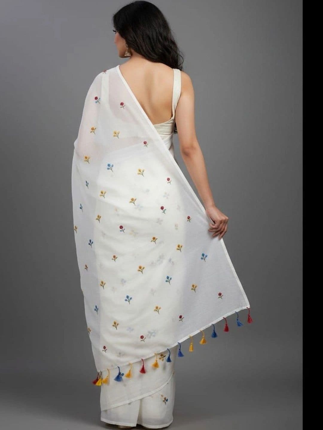 BongAp Floral Embroidered Khadi Saree thumbnail 3