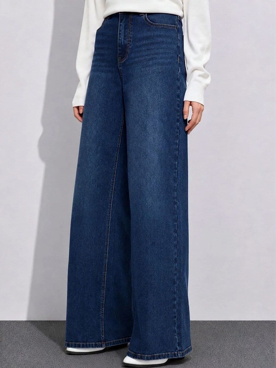 The Roadster Lifestyle Co Women Pure Cotton Clean Look Wide Leg Fit Jeans thumbnail 3