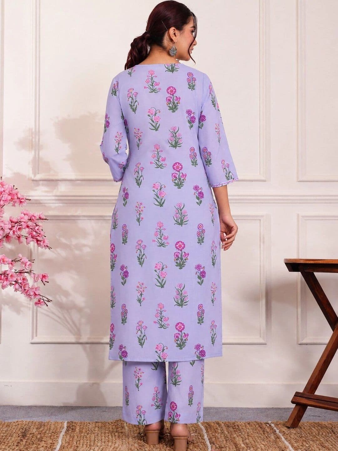 Aramya Women Floral Printed Regular Sequinned Pure Cotton Kurta with Palazzos thumbnail 2